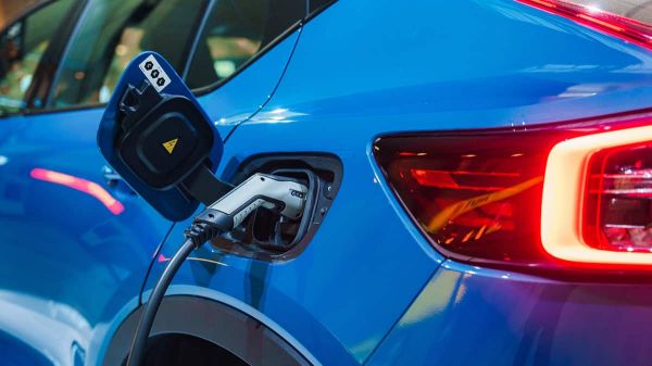 100% d'autos électriques dès 2035: une promesse en l'air