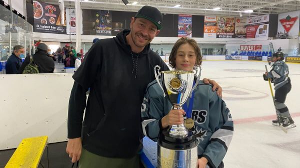 Comme son père, Pierre, Maddox Dagenais a développé un «lancer de la LNH» à seulement 16 ans