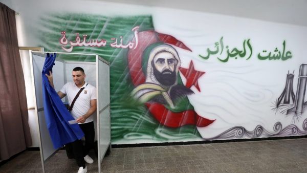 Élection présidentielle en Algérie : le taux de participation trop faible pousse les autorités à prolonger le vote