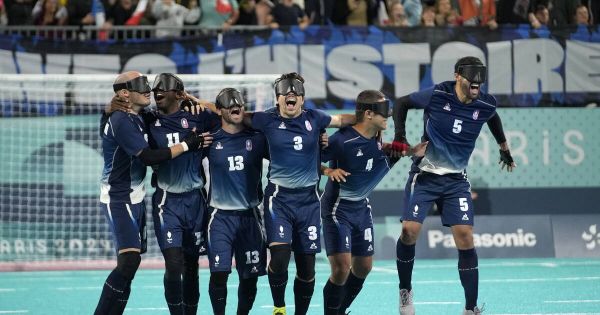 Jeux paralympiques 2024 : l'équipe de France de cécifoot décroche la première médaille d'or de son histoire