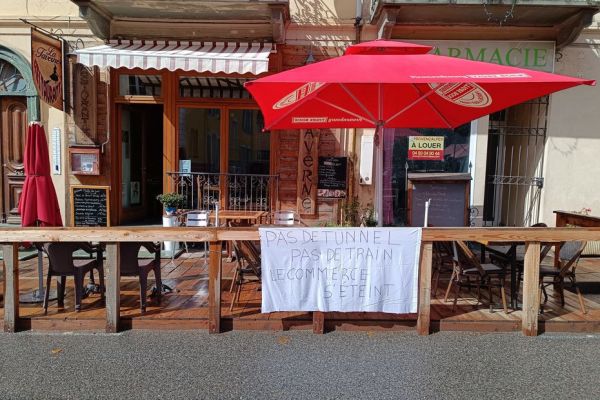"Pas de train, le commerce s'éteint", ces commerçants des Alpes-Maritimes sont en colère et le font savoir