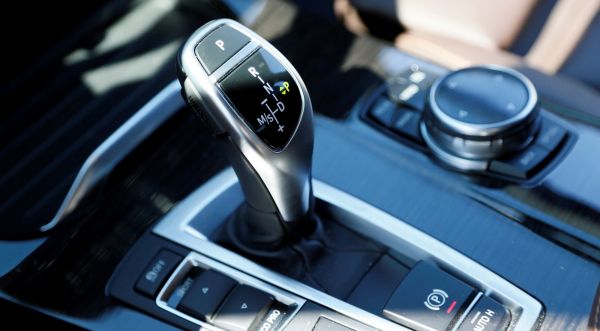 "Elle offre un certain confort de conduite" : sur les voitures neuves, la boîte automatique devient la norme