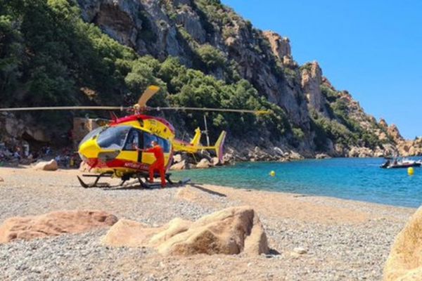 Un homme de 24 ans évacué dans un état grave après une chute à vélo à Piana