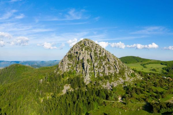 Les bienfaits insoupçonnés de la marche en altitude sur votre énergie et humeur