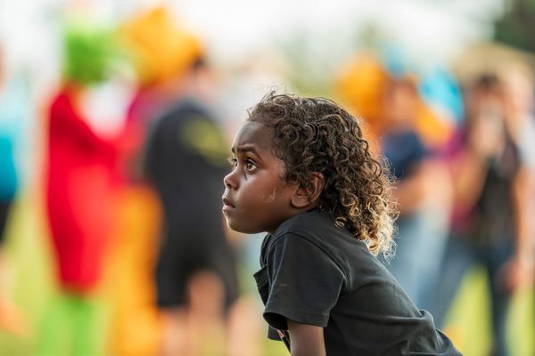Les enfants aborigènes continuent d'être retirés de leur famille en Australie 