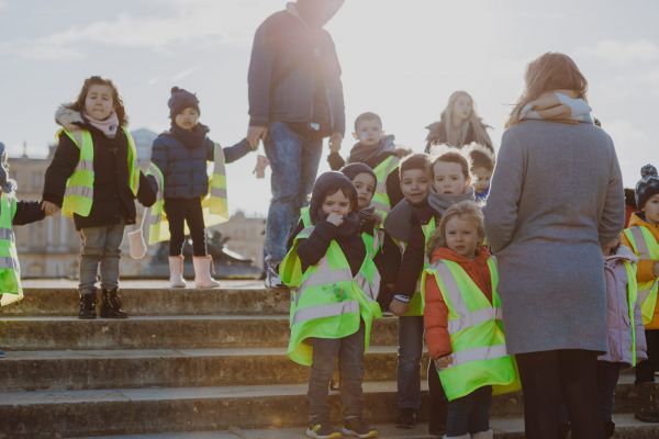 La mobilisation de parents à Paris relance le débat sur la crise de l'éducation en France