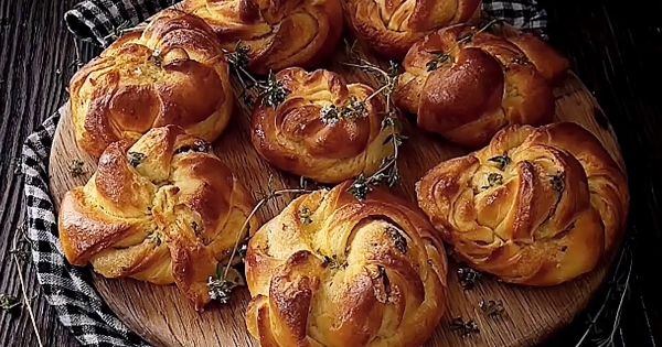 Briochettes safran & thym pour fêter l'arrivée de Bonnes Pâtes !