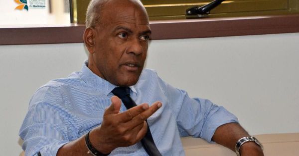 En Martinique l'on entend descendre de l'Olympe le rire inextinguible des  dieux se régalant du comique local.