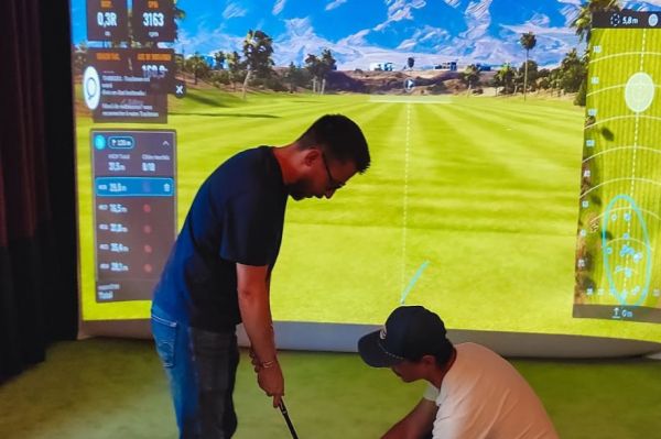 Chill et Golf, le premier bar à golf indoor de Paris