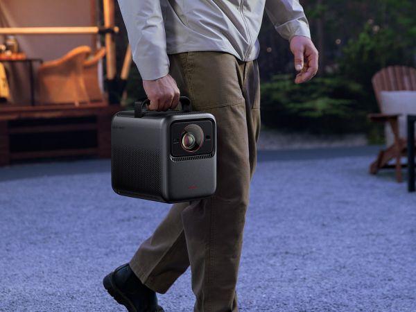 Nebula X1 : projecteur triple laser 4K compact et connecté