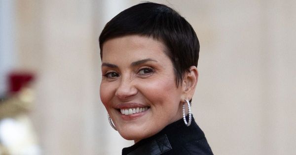 Voici le type de fard à paupières à adopter après 50 ans selon une maquilleuse, pour ne pas vieillir le regard