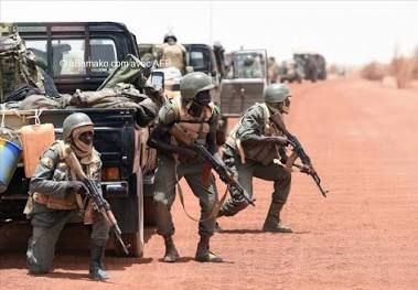 Affrontements au Mali entre FAMa et FLA à Aguelhoc...