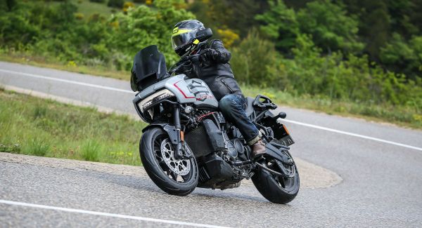 D'abord une fête grandiose dédiée à Harley-Davidson, puis la découverte de la Pan America 1250 ST