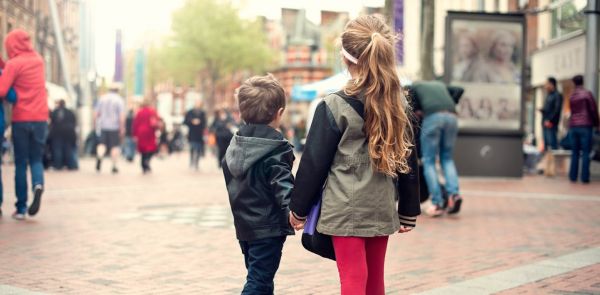 Espaces « no kids » : une discrimination contraire au vivre-ensemble ?
