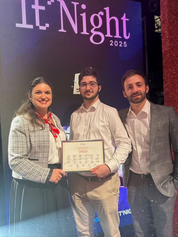 Deux diplômés d'Epitech récompensés aux IT Night 2025 pour leur solution de télétravail EPSEED #Epitech #GroupeIonis #Startup