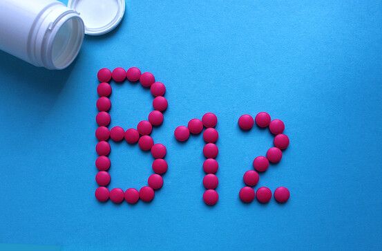 Vitamine B12 : faut-il augmenter la dose chez les personnes âgées ?