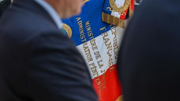 Attaque d'Incarville : Emmanuel Macron rend hommage aux victimes