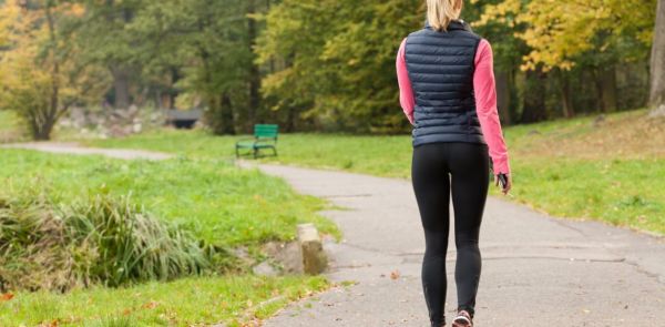 Perdre du poids en marchant : Quelle est la distance idéale à parcourir chaque jour pour obtenir de vrais résultats?