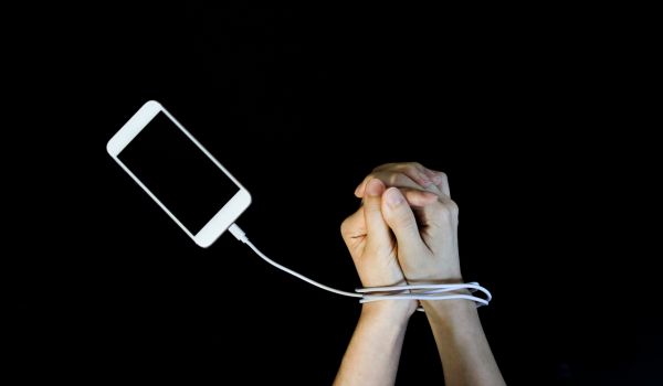Déconnexion, partie 1 : Pourquoi on n'arrive pas à lâcher son téléphone?