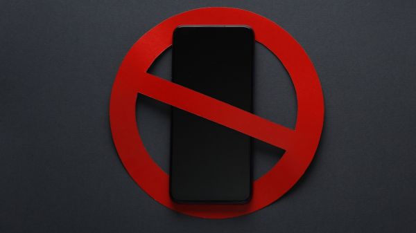 Interdiction des smartphones aux moins de 15 ans : une proposition de loi choc à l’Assemblée