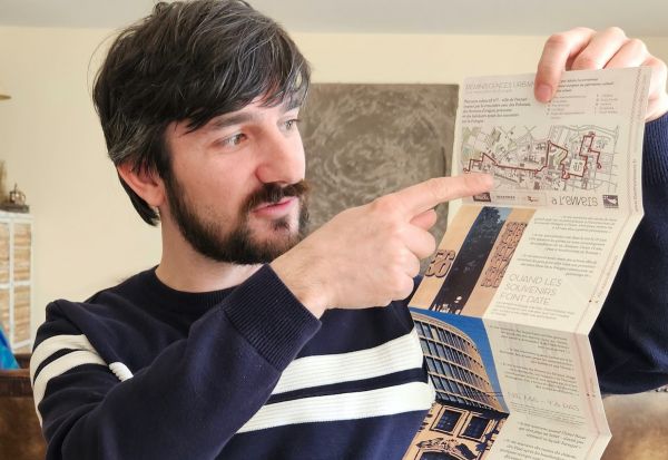 "L'artiste du patrimoine humain" réveille nos mémoires, objets en main