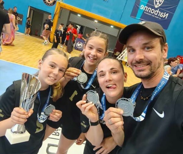 VOLLEY-BALL – Coupe de France féminine : Les joueuses de la catégorie M11F du LAMVB sacrées vice-championnes de France
