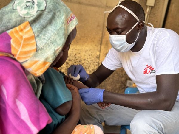 Épidémie de rougeole au Soudan : au Darfour, MSF intensifie ses activités vaccinales des enfants malgré le conflit en cours dans la région