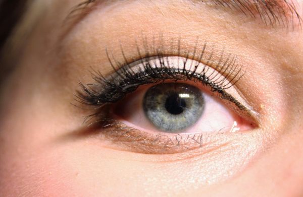 Tatti Lashes : l’art de bâtir un empire de la beauté sans diplôme