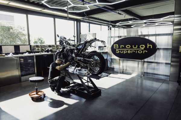 Brough Superior : l'artisanat français de la moto sublimé en photos