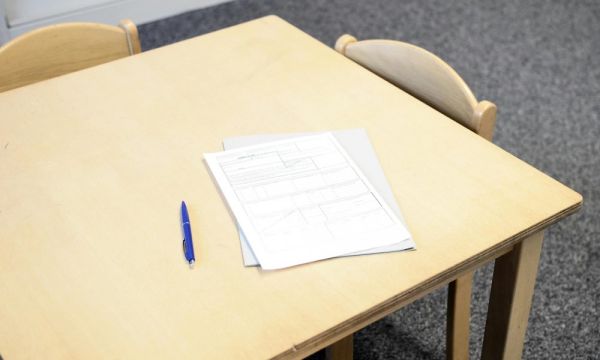 Bac philo -Élisabeth Borne annonce que les copies qui citeront Emmanuel Macron obtiendront la moyenne