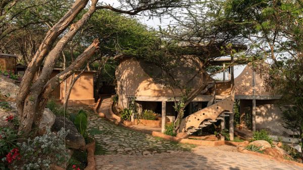 Winterfell, maison aux murs de terre crue en Inde
