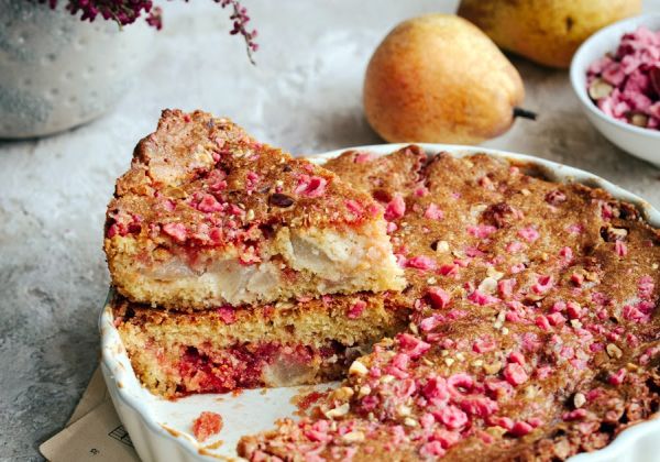 Gâteau aux poires et pralines roses