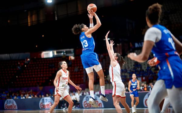 EuroBasket : Janelle Salaün éblouissante face à la Turquie, ça c'est de la leader