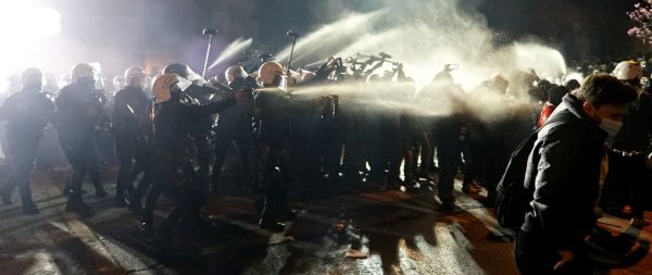Turquie. Le recours illégal à la force par la police contre des manifestant·e·s en mars « pourrait s'apparenter à de la torture »
