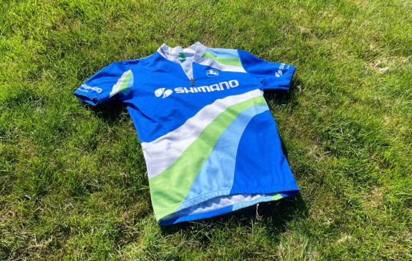 Les couleurs audacieuses sont les plus cool – alors où est tout le kit de cyclisme criard?