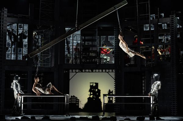 L'"Histoire du soldat” de Stravinsky et Ramuz revisitée en version acrobatique au théâtre du Châtelet