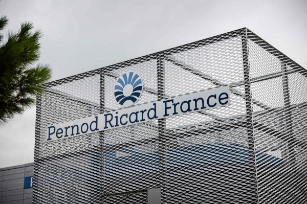 Pernod Ricard annonce un plan de réorganisation, en pleine crise des spiritueux