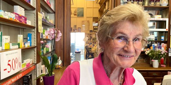 Encre bleue: Crépuscule d'une pharmacie historique de Genève