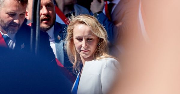 "Elle ne fait aucun effort" : pourquoi le RN veut se débarrasser de Marion Maréchal