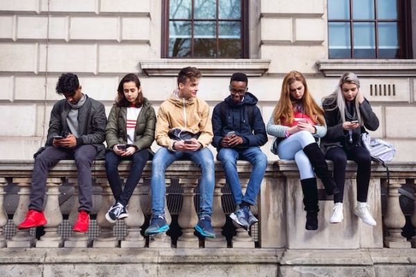 Réseaux sociaux : quels sont les risques pour les adolescents ?