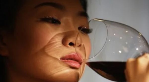Pourquoi le e-commerce est l'avenir du vin en Chine — et pourquoi les marques doivent s'adapter (vite).