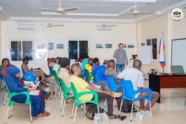 Langue russe : la deuxième session des cours gratuits de l'ONG Ensemble Main dans la Main Niger–Russie se poursuit avec succès à Niamey