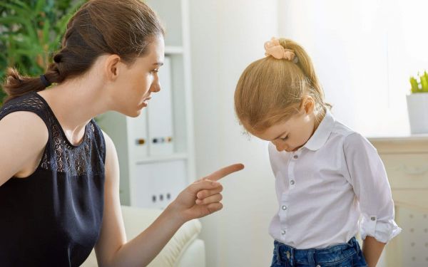 Ces phrases 8 que vous dites à vos enfants et qui détruisent leur confiance sans que vous le sachiez