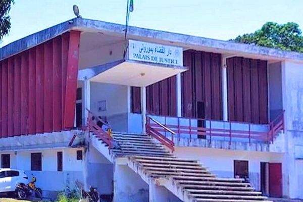 Comores : un mois de prison ferme pour un vol dérisoire à l'ambassade de France