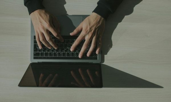 Écologie – Dieu supprime toutes les prières non-lues de sa boite mail