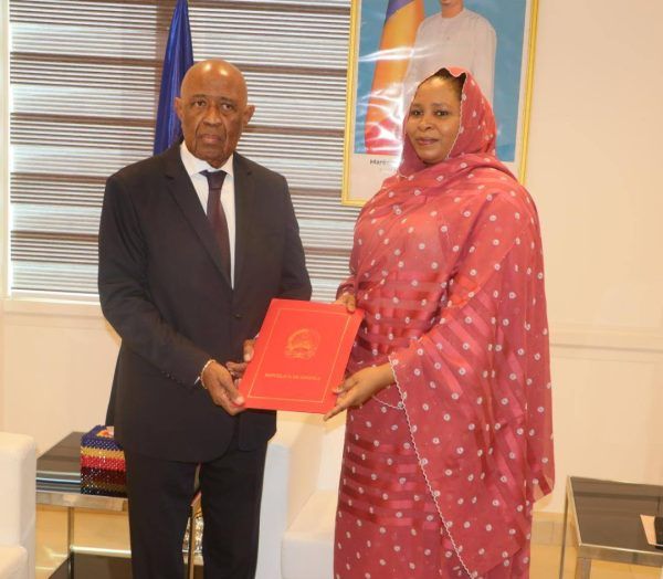 Diplomatie : le nouvel ambassadeur d'Angola au Tchad présente son accréditation
