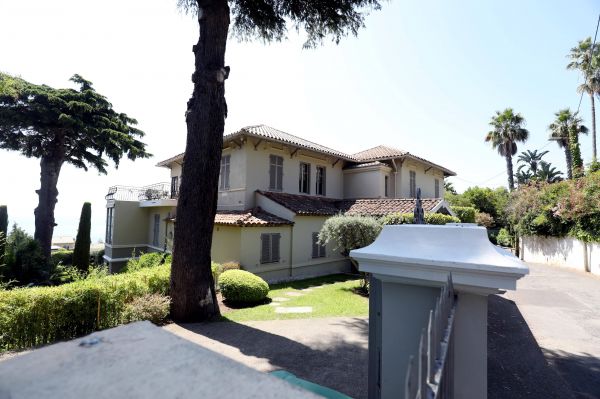 Jet, yacht, hélicoptère, villa de luxe... la presse hongroise traque les avoirs du clan de Viktor Orbán sur la Côte d'Azur
