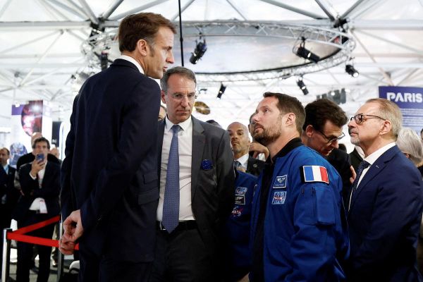 Espace : Macron appelle à une « reconquête à marche forcée » européenne
