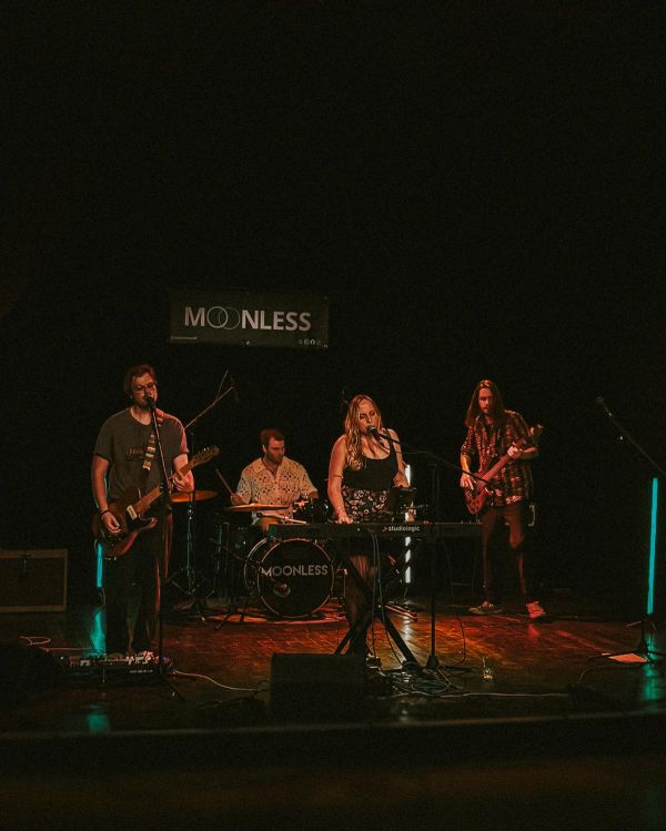 Pau : une plongée dans les profondeurs du rock progressif avec le groupe Moonless