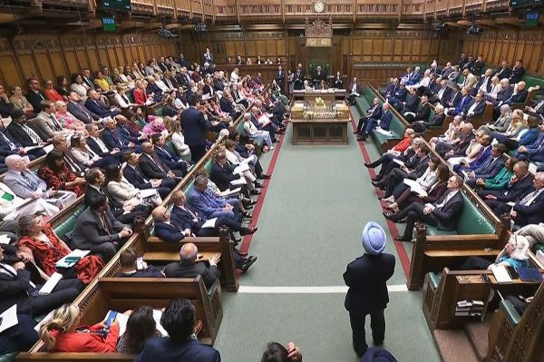 Royaume-Uni : les députés votent en faveur d'une loi historique sur l'aide à mourir